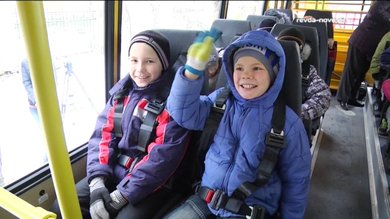 Школа № 1 Ревды купила новый автобус