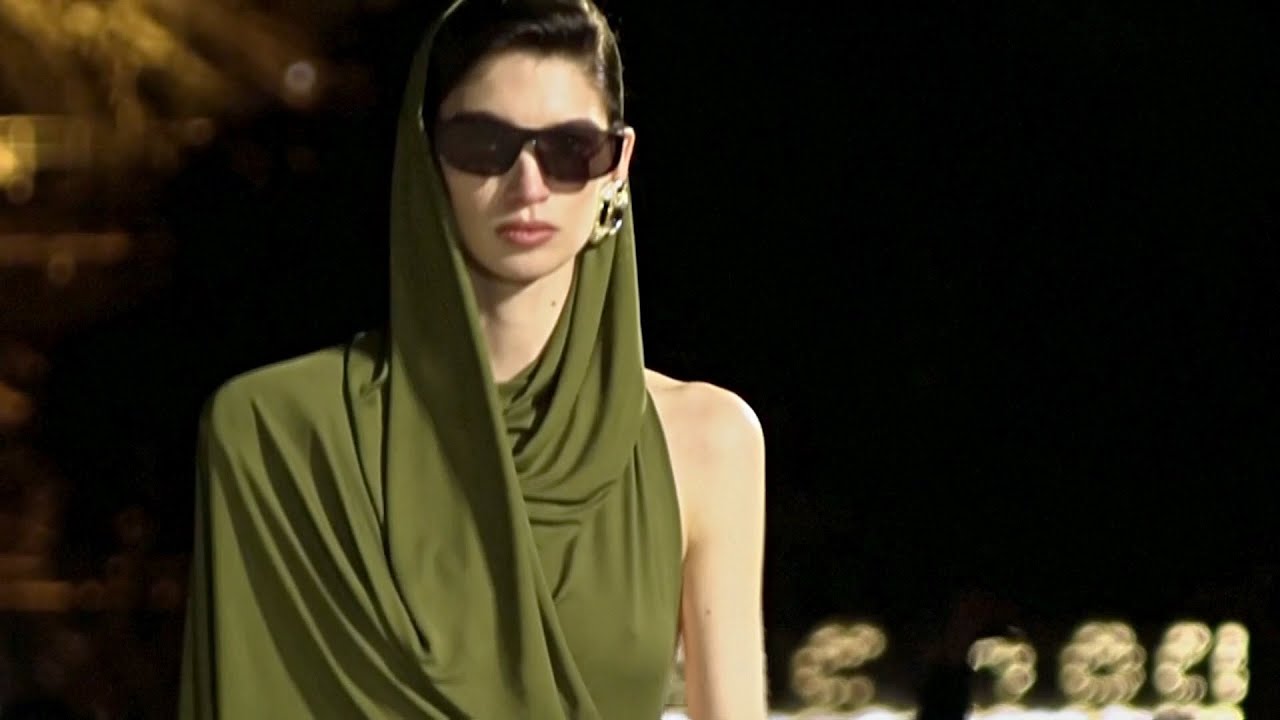 Вечерняя коллекция Saint Laurent на Неделе моды в Париже