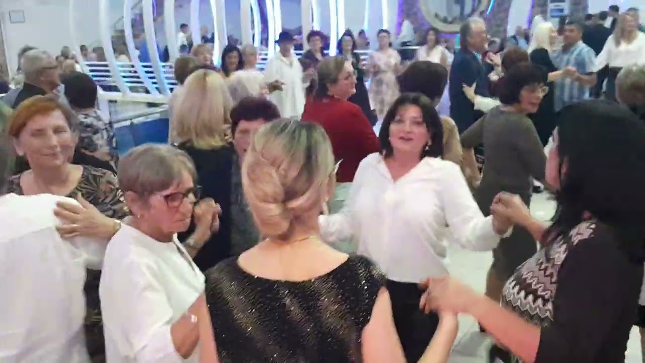 SPLET OD 4 LEPE I POPULARNE PESME ♡ Pevaju Đorđe Mačak i Milanka Vajagić uz grupu 