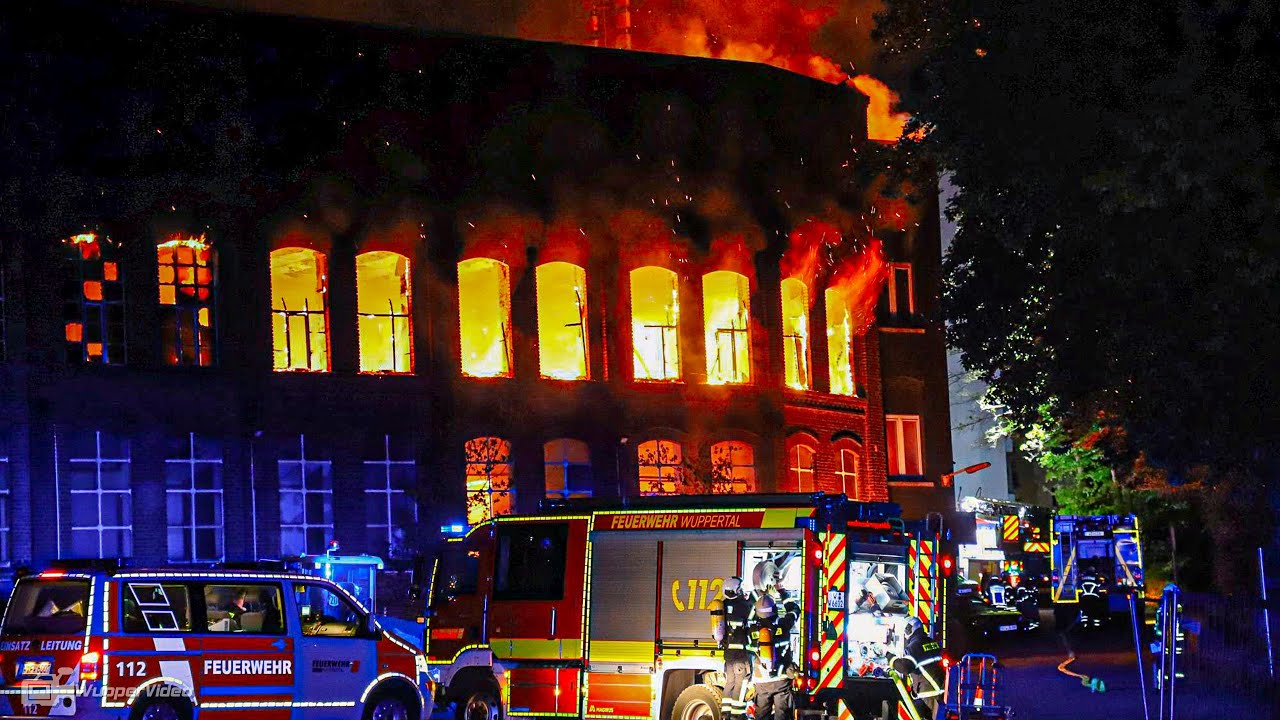 Großbrand in Wuppertal - Altes Industriegebäude in Langerfeld steht in Vollbrand | 05.05.2020