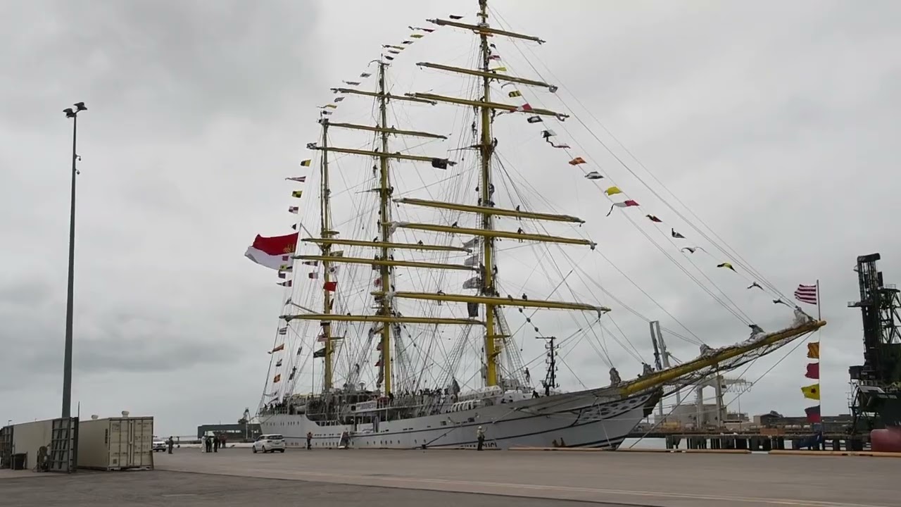 KRI Bima Suci sails in to Townsville