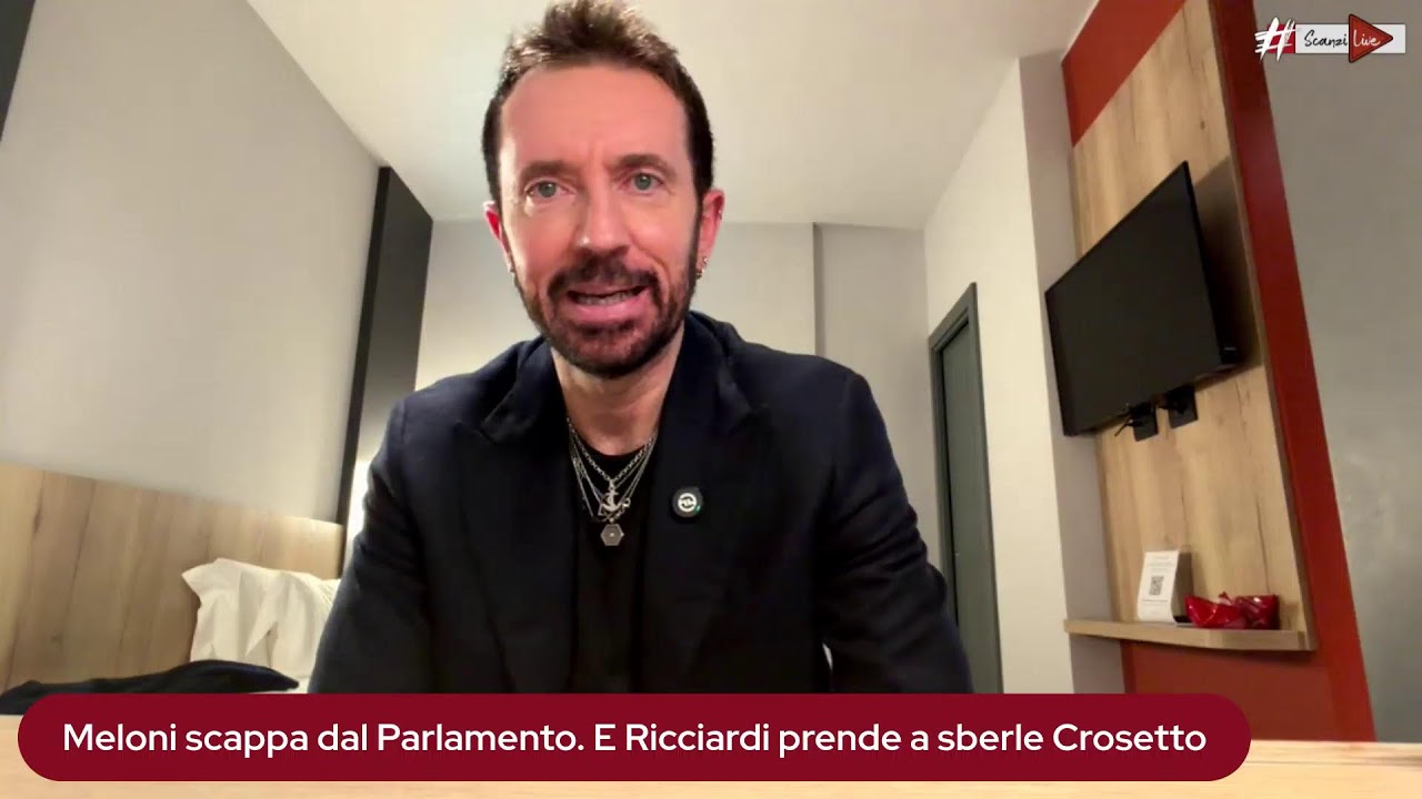 Meloni scappa dal Parlamento. E Ricciardi prende a sberle Crosetto
