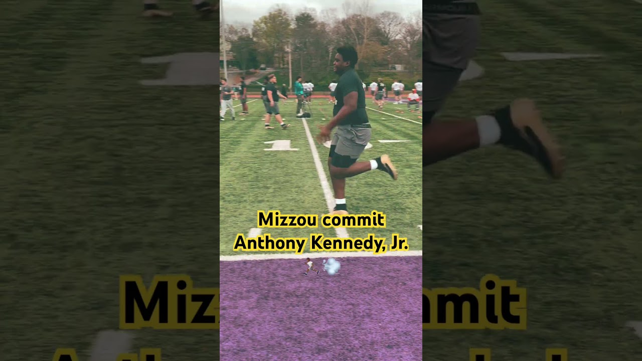 #Mizzou commit Anthony Kennedy, Jr. running his 40 at the Under Armour Camp #sec #football ll