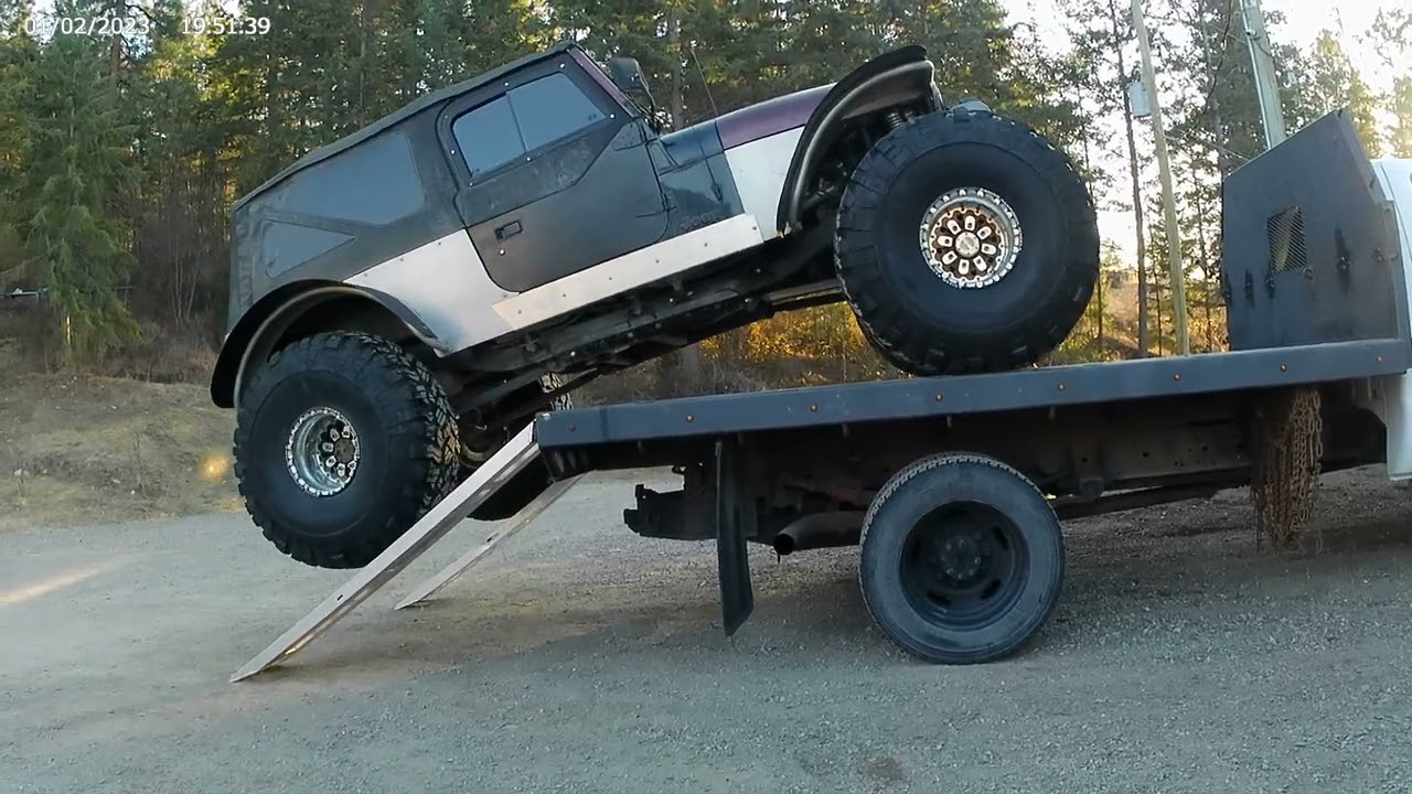 Hauling a Big Lifted CJ7 with Ford F450 – Flatbed Magic
