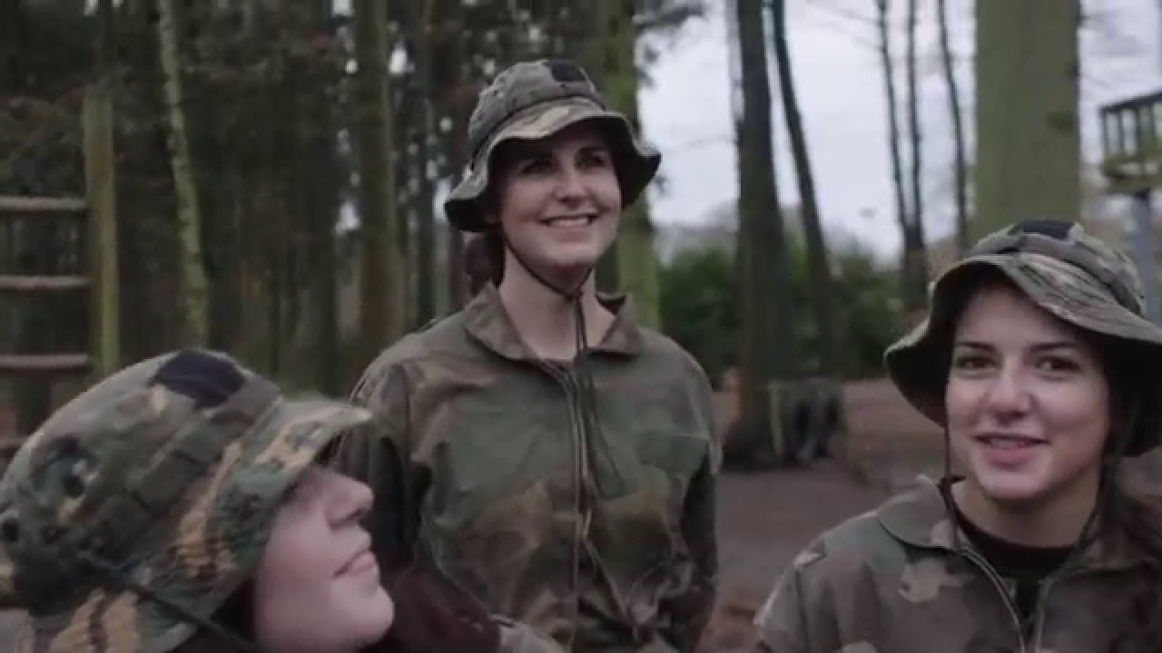 Jan rijdt rond - Ook dienstplicht voor vrouwen