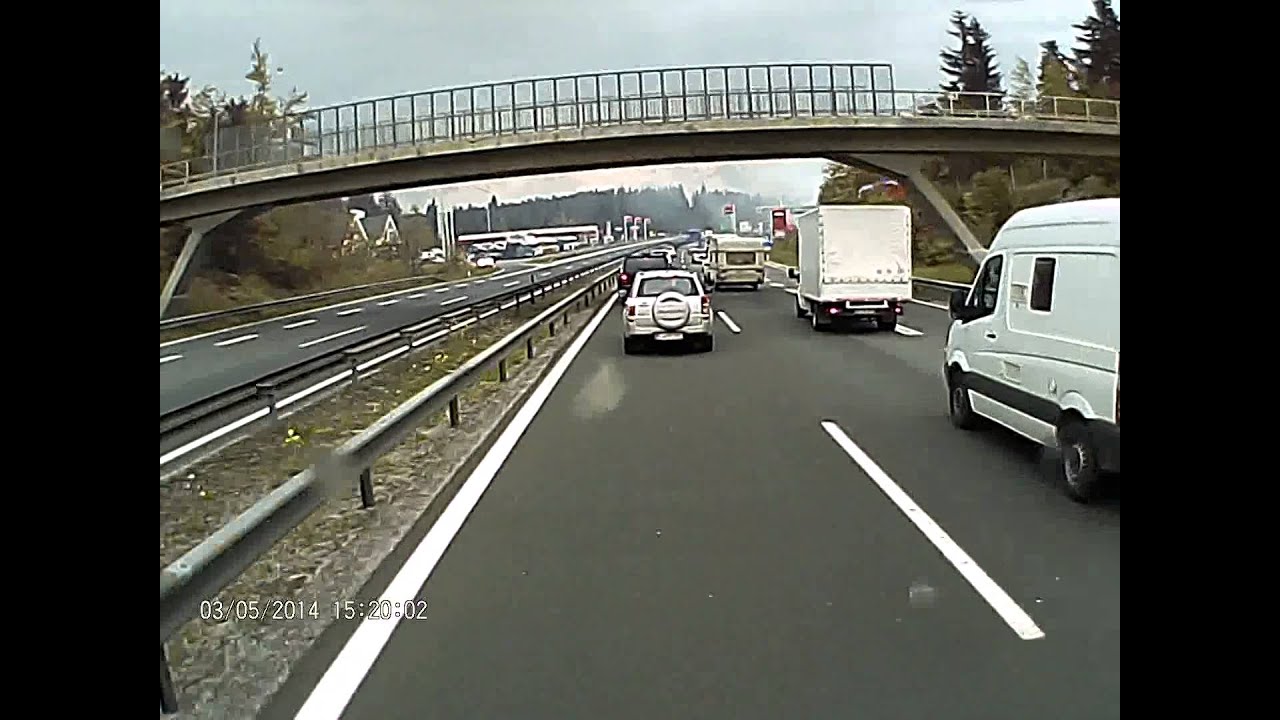 požar osebnega vozila na počivališču LOM, smer KP - LJ, 3 5 2014