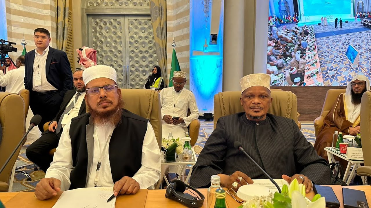 মক্কা মুকাররমায় দু-দিন ব্যাপী সম্মেলনে বক্তব্য প্রদান করছেন অধ্যাপক ড. আব্দুল্লাহ ফারুক সালাফী