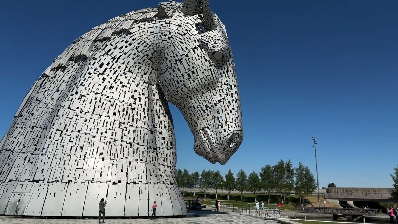 Visit Kelpies in Falkirk Scotland