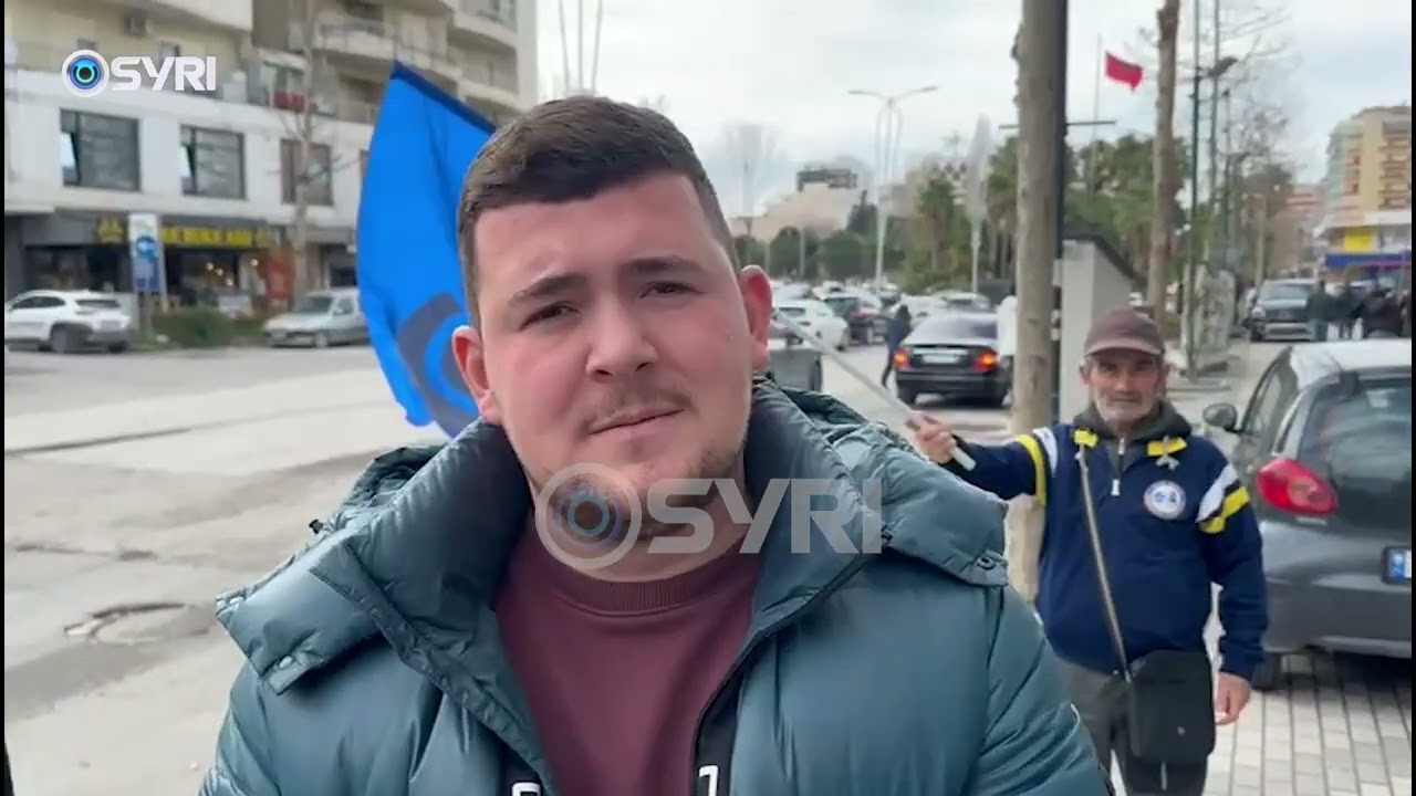 Rreth 600 qytetarë nga Vlora nisen drejt Tiranës për t’iu bashkuar protestës së opozitës