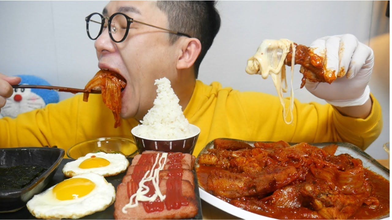 한번 더 도전~!![[묵은지등갈비와 햄 계란후라이 밥도둑]]먹방 Real Sound Mukbang Social Eating Show