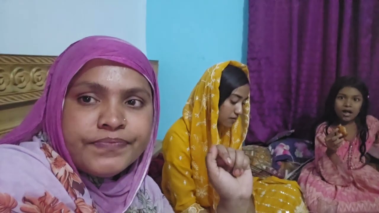 যা আর ভাসুরের সাথে আজ বসে ইফতার করলাম নিজের ক্ষেতের টাটকা সবজি নিয়ে আমার বাড়িতে আসলো 