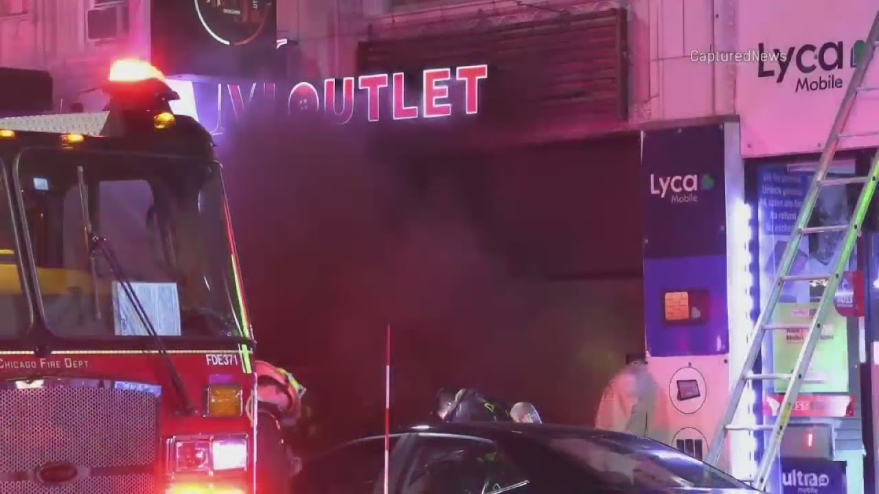 Fire damages designer clothing store in West Rogers Park