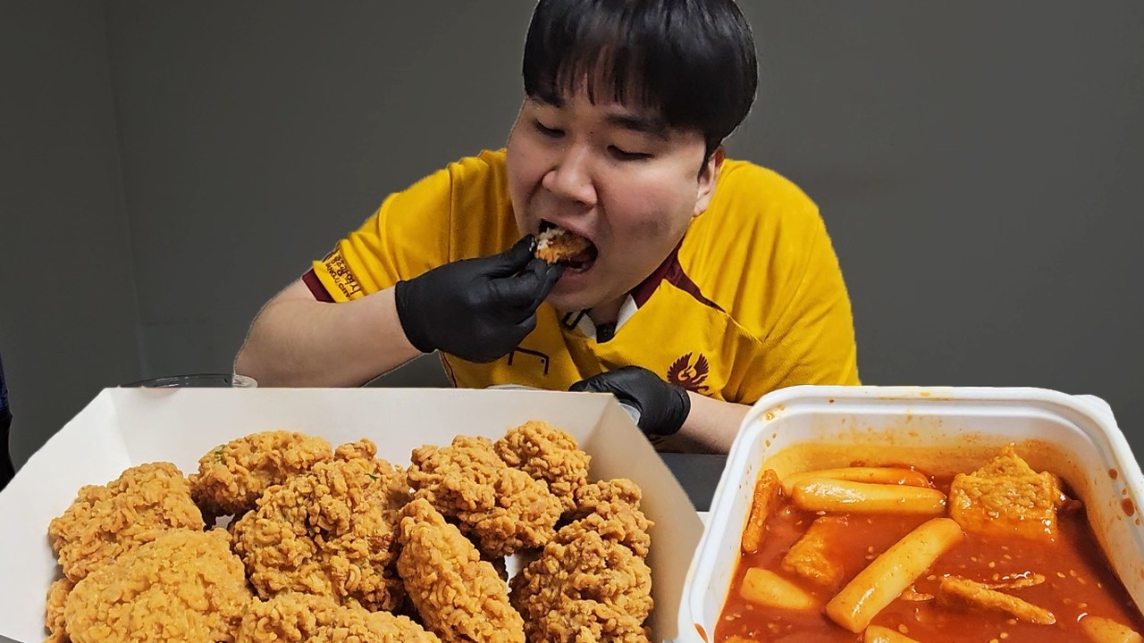 자담치킨 신메뉴 라면이 들어간 뿌슐랭 치킨에 떡볶이 먹방!! [ Chicken Mukbang ]