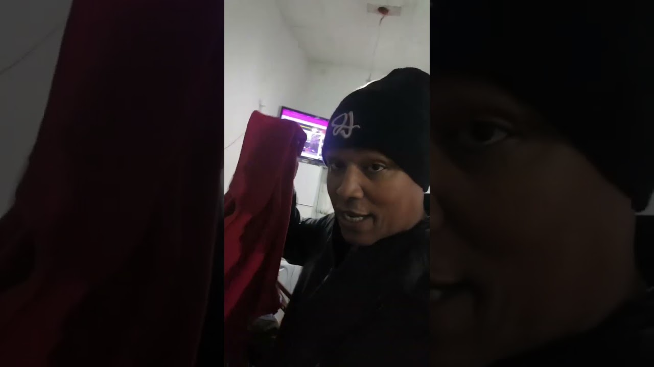 Grande Maranhão ele mora nas ruas com sua esposa e vive mesmo nas dificuldades feliz !