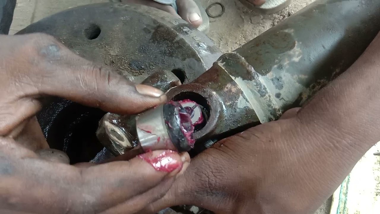 *Mahindra Scorpio Universal Joint CROSS Replacement Process !!महिंद्रा स्कॉर्पियो करौस चेँजीग विधि