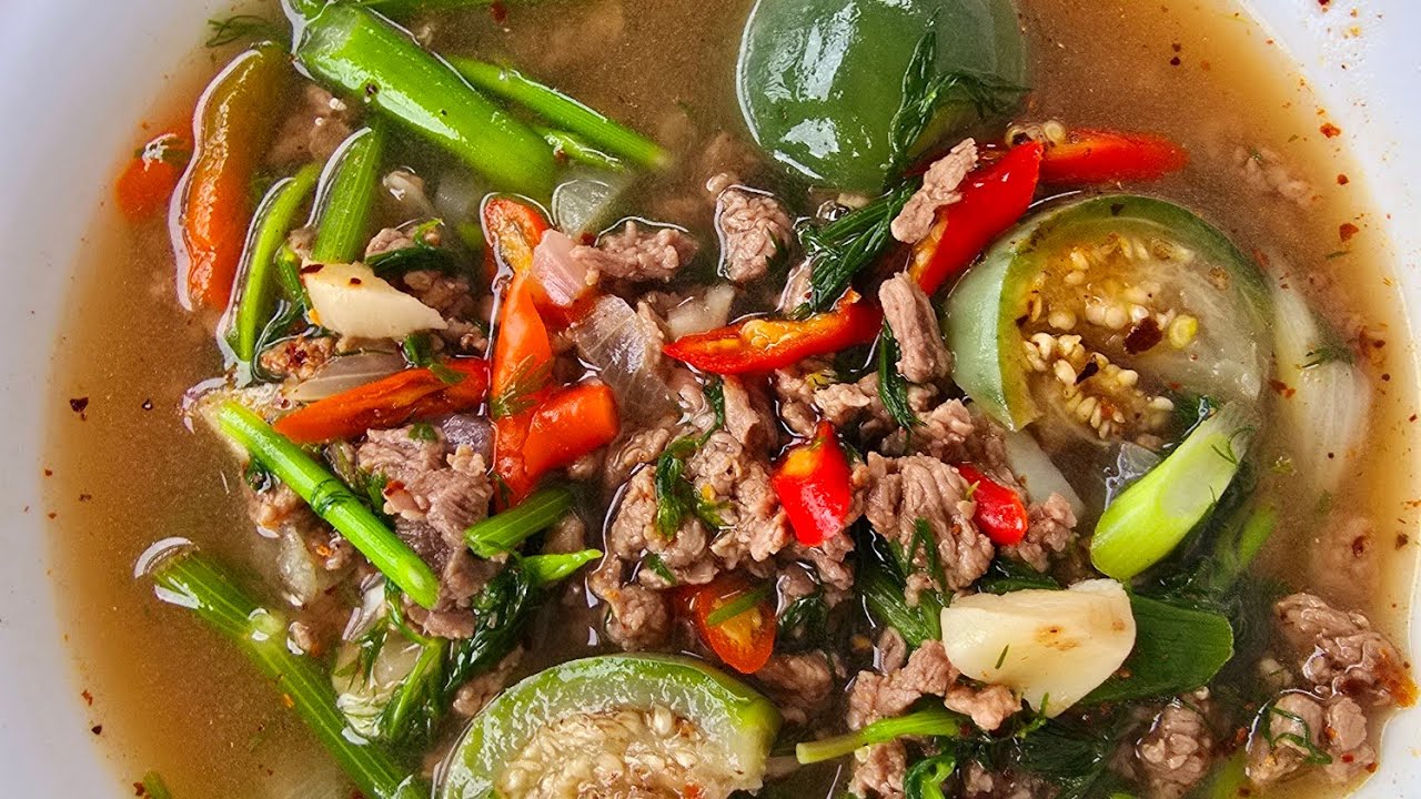 Ua nqaij nyuj xyaw dos zaub txhwb nyug noj qab heev /beef soup thai style