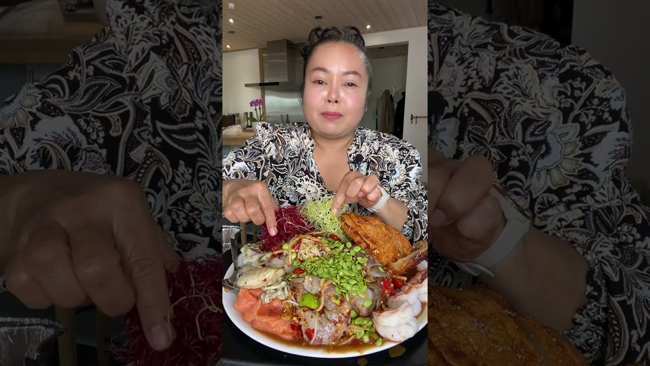 ตำซั่วเต็มสูตร หอยนางรม หมูกรอบ ปลาแซลม่อน กุ้งสด