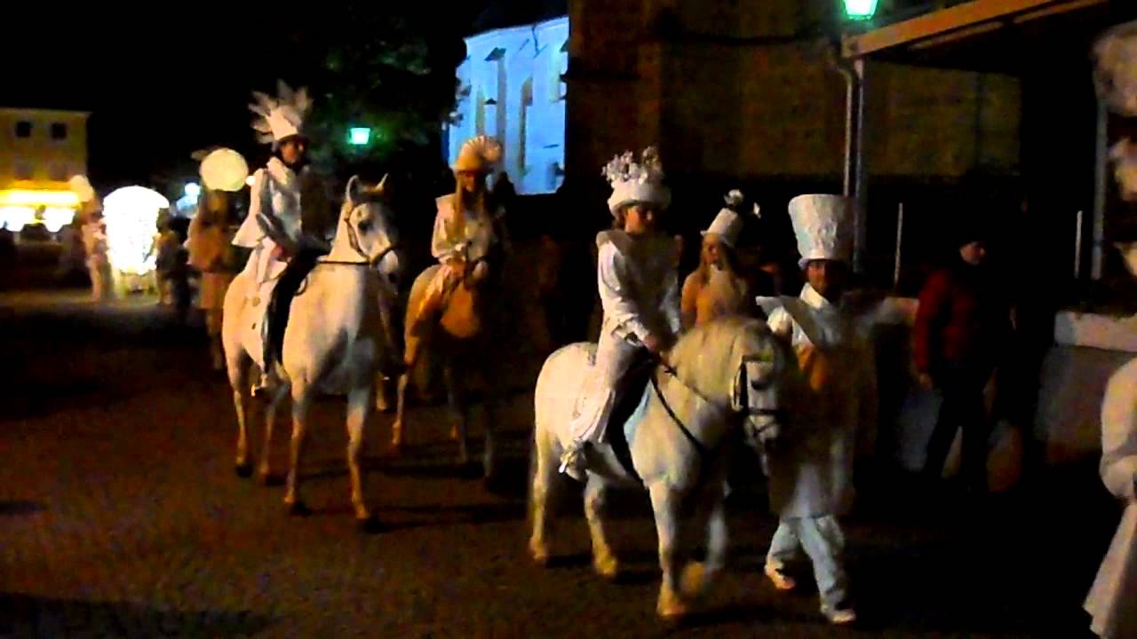 Csanta's Phantasmagorum - 30-k&ouml;pfige walk-act-Formation