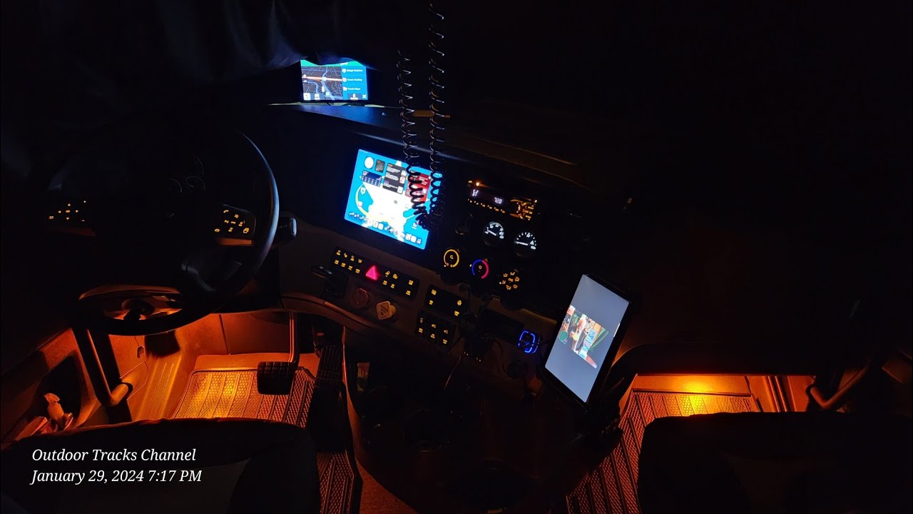 2021 Freightliner Cascadia Interior Setup | Trucking Xroads