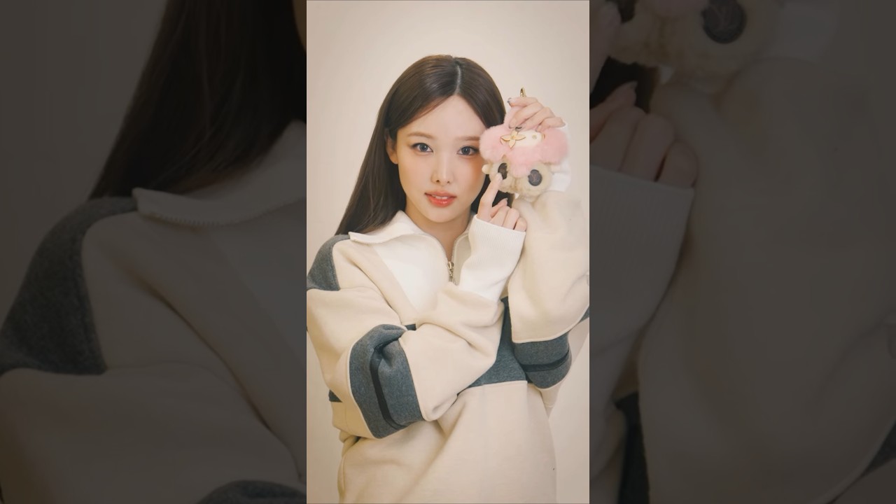 NAYEON x LouisVuitton Holiday ASMR 🐰 #NAYEON #나연 #ナヨン #TWICE #트와이스 #LouisVuitton #LVHoliday #LVGifts