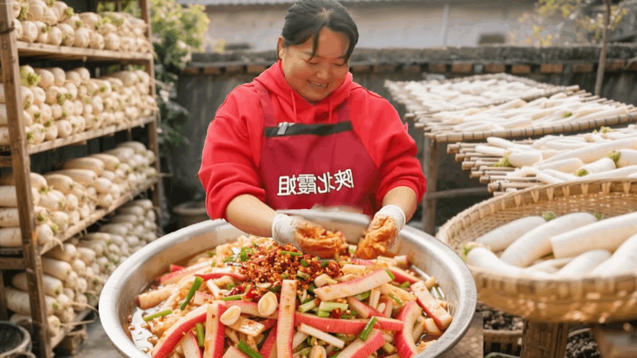 【陕北霞姐】没菜了不用慌！霞姐下地挖来大萝卜，安排一顿脆甜爽口的凉拌丝，美得很！