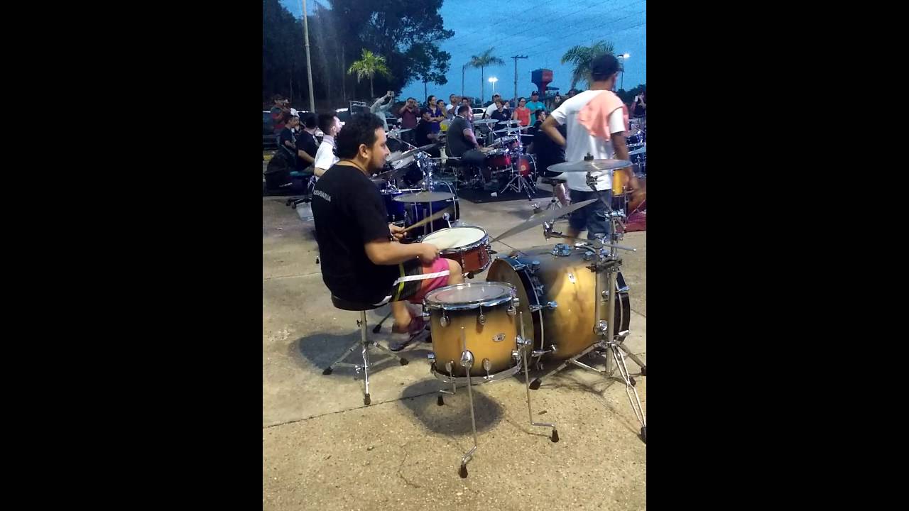 Rapaziada tocando: Tic Tic Tac (Carrapicho)