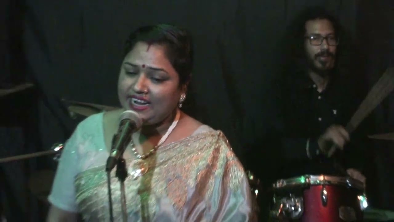 তুমি উঠো গো রাই ধনি বান্ধো চুলের বেনি, বেনিতে ধইরাছে ফনি।।শিল্পী;- দামাইল অঞ্জনা দাস Anjana das