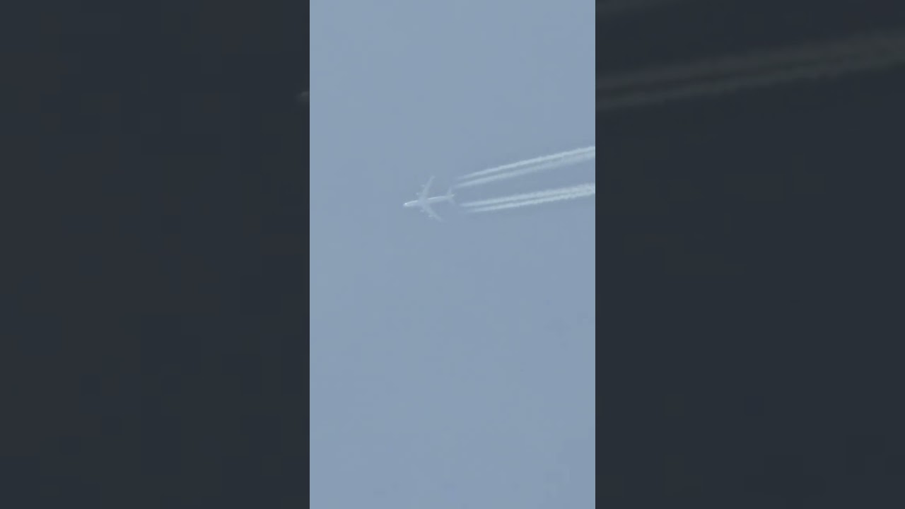 747-400F Flying Overhead 