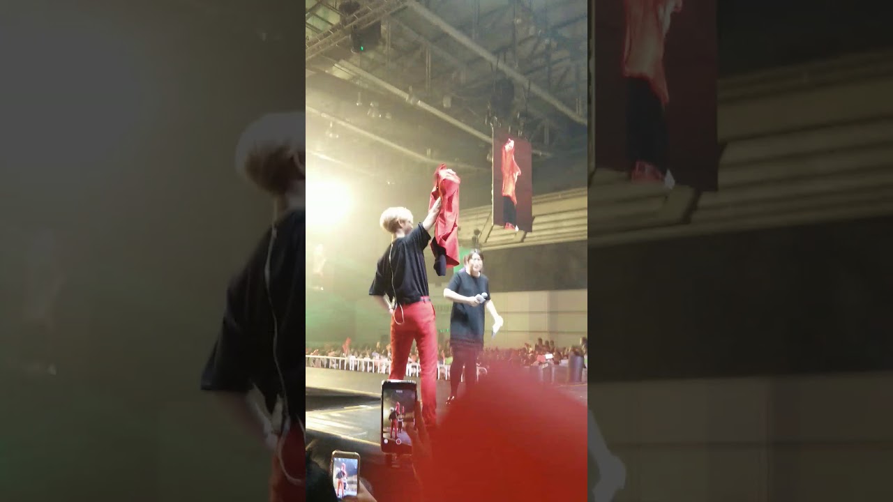 #Markbam แบมโดนลงโทษให้เต้นเซ็กซี่แดนซ์ &พี่มาร์คก็เต้นด้วย #PROJECTBLUR