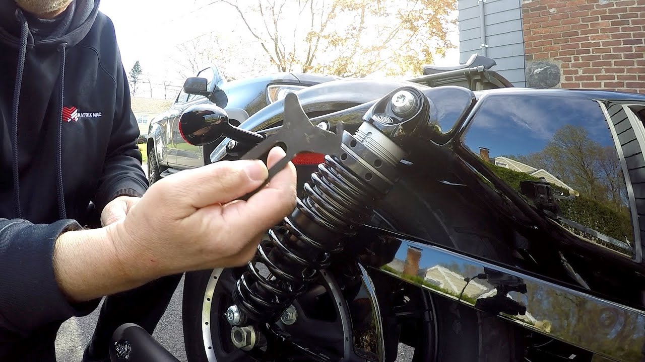 Как отрегулировать задние амортизаторы на Harley Davidson Sportster