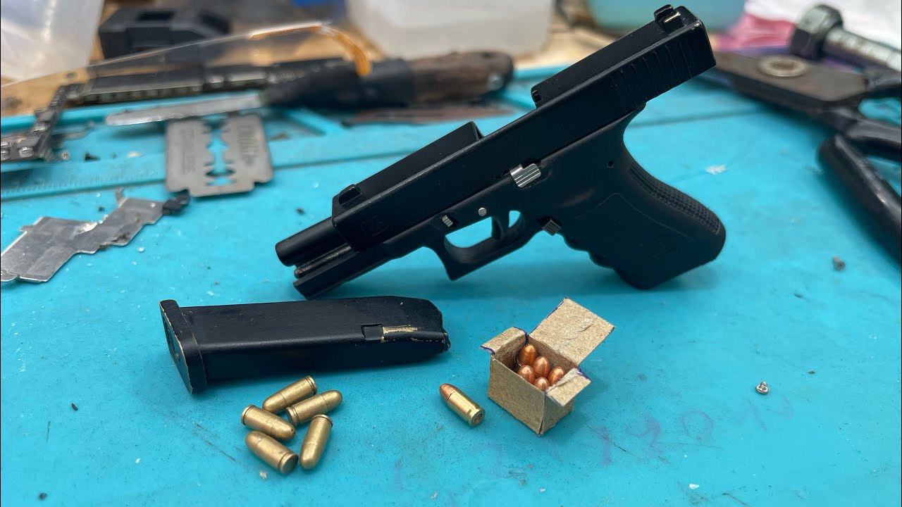 Glock 17 scale 1/3 Review! Coolest miniature gun i have !