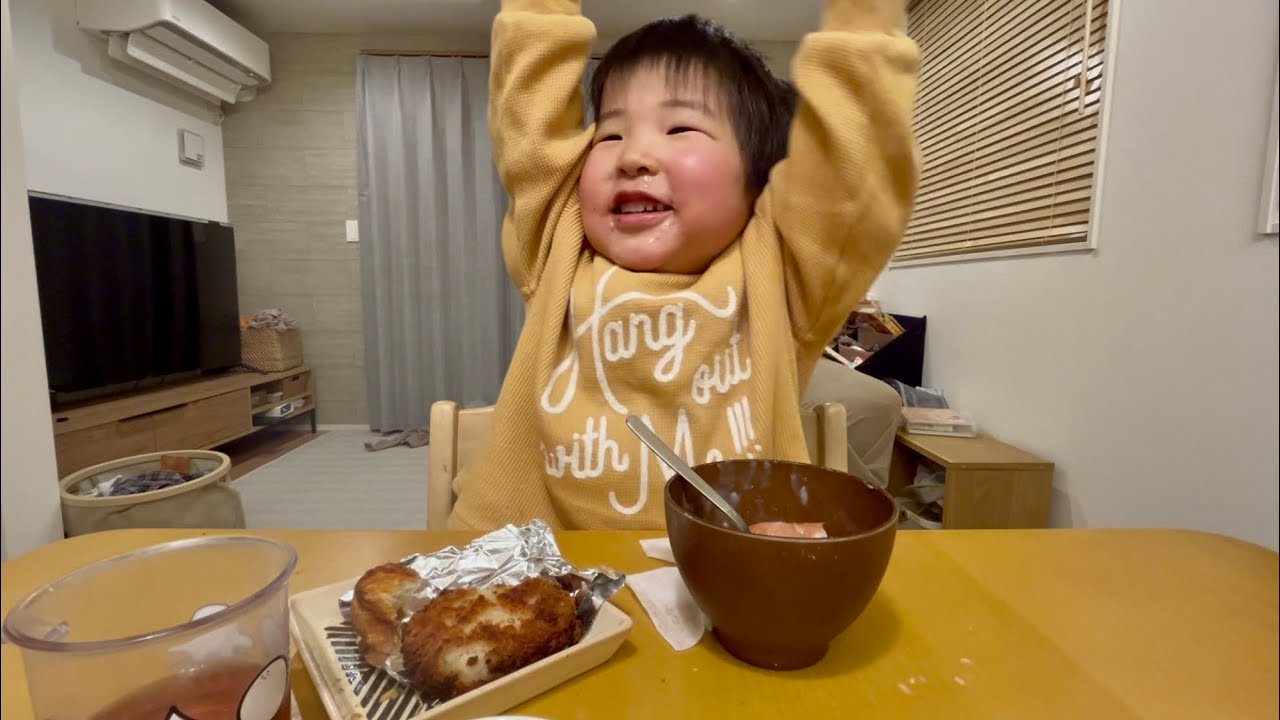 【4歳3ヶ月】シチューをモリモリ食べる！ 【4 years and 3 months old】He gobbles up stew!