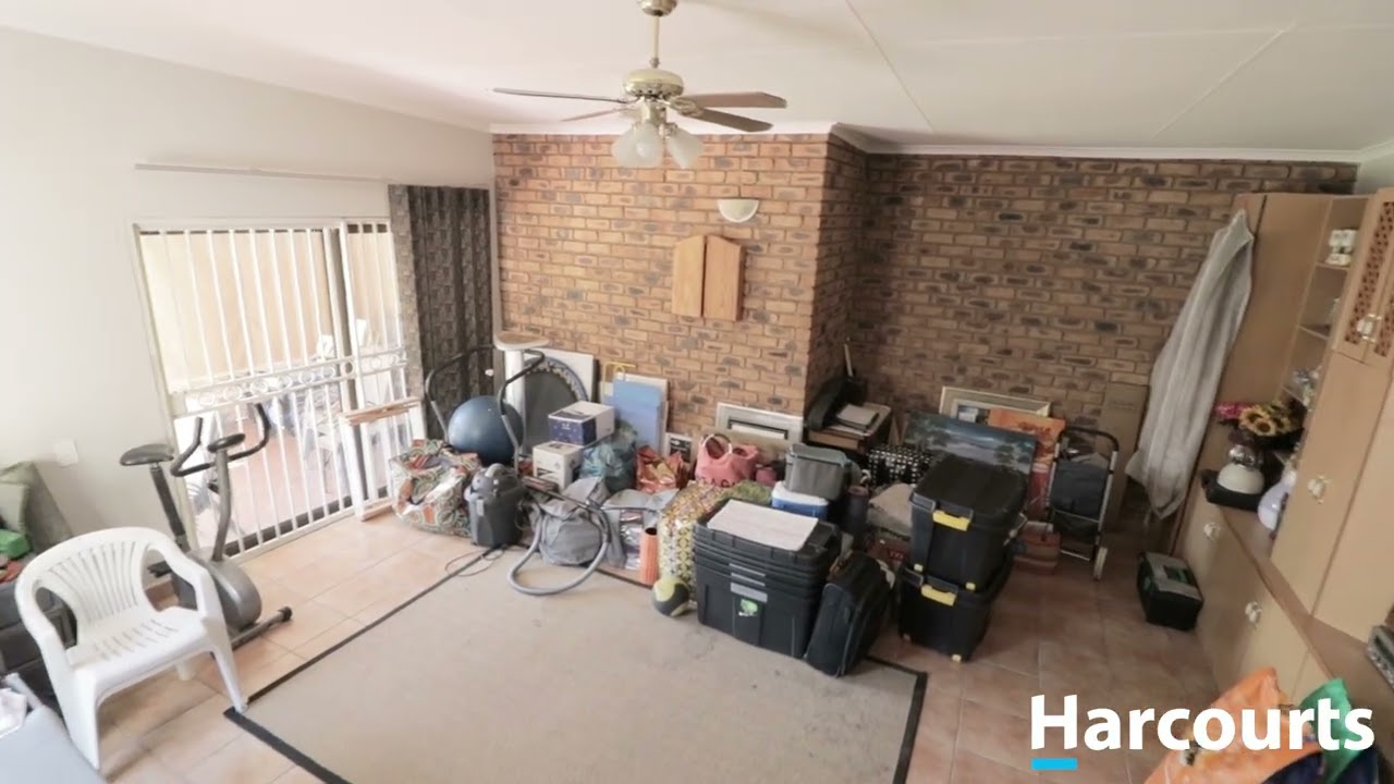 Neat 3 bedroom house on corner stand in Edleen Kempton Park