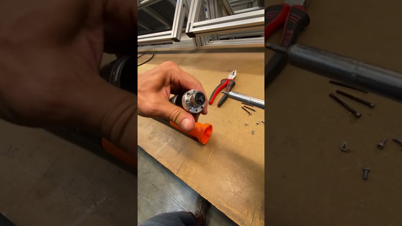 Smontaggio testina e corpo V12 1111   AE08