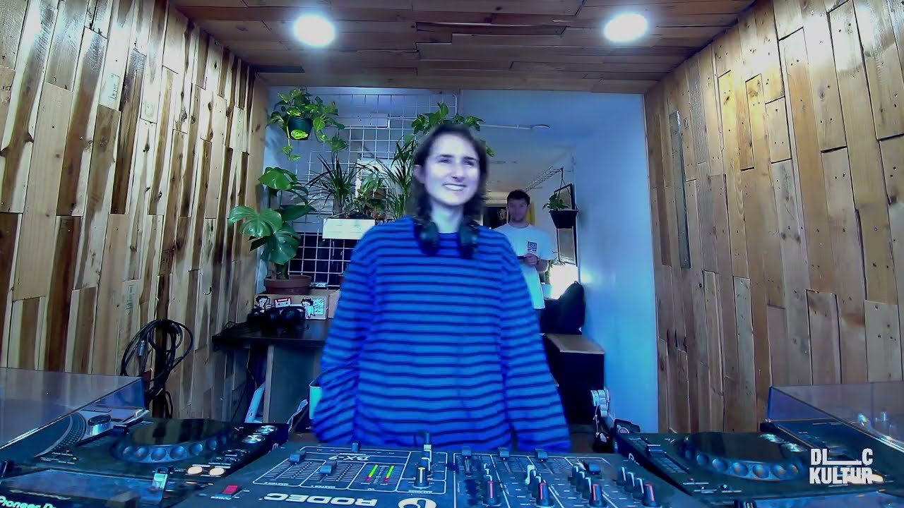 UNDERGROUND T1 #004 // INVITES ADRIEN BODY