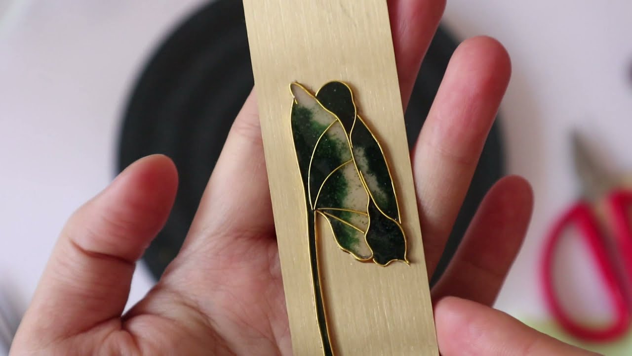 Cloisonné painting craft and UV resin to make a bookmark