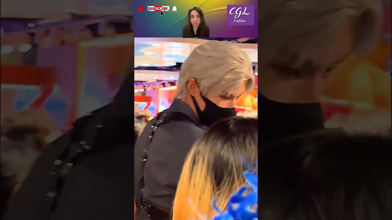 Две гигантские китайские модели ошеломили всех уличной модой 