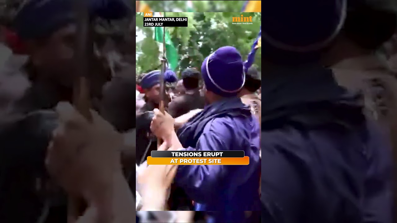 Fresh Tensions At #CJPProtest As Agitators Clash with Nihang Sikhs at #JantarMantar | Watch