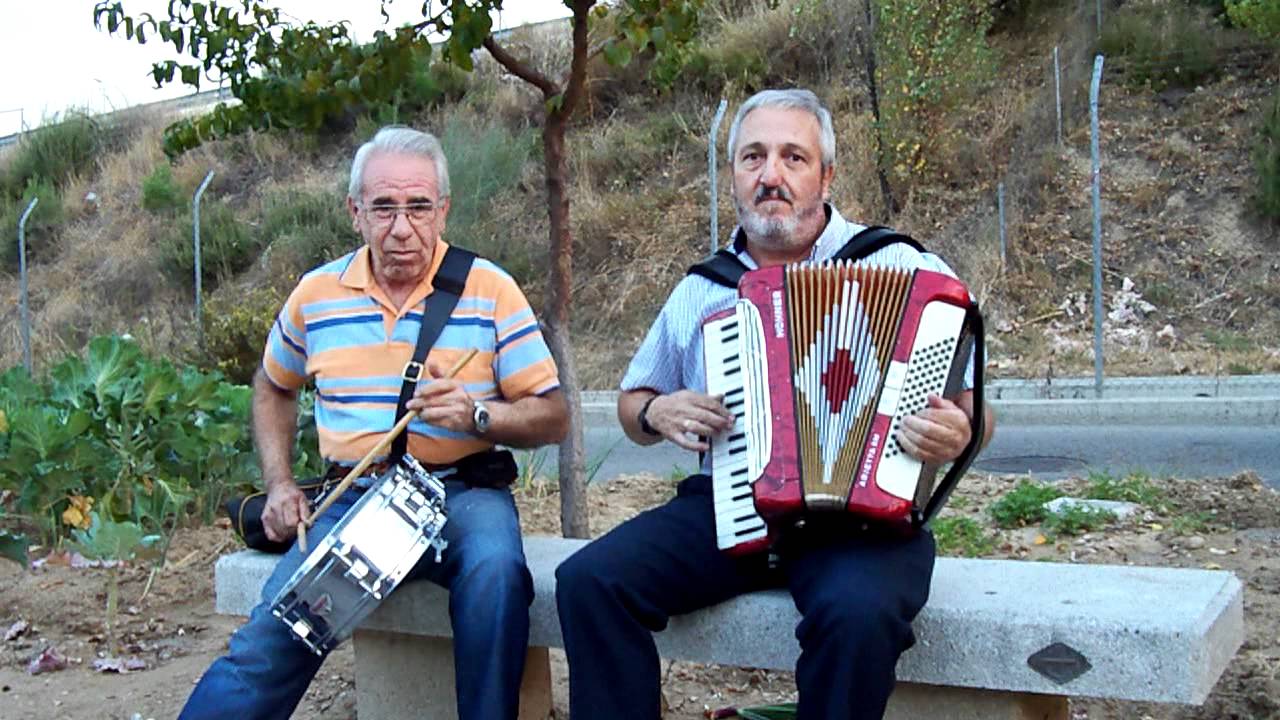 Aurelio y Melecio tocan.Que bonita te hizo Dios.mov