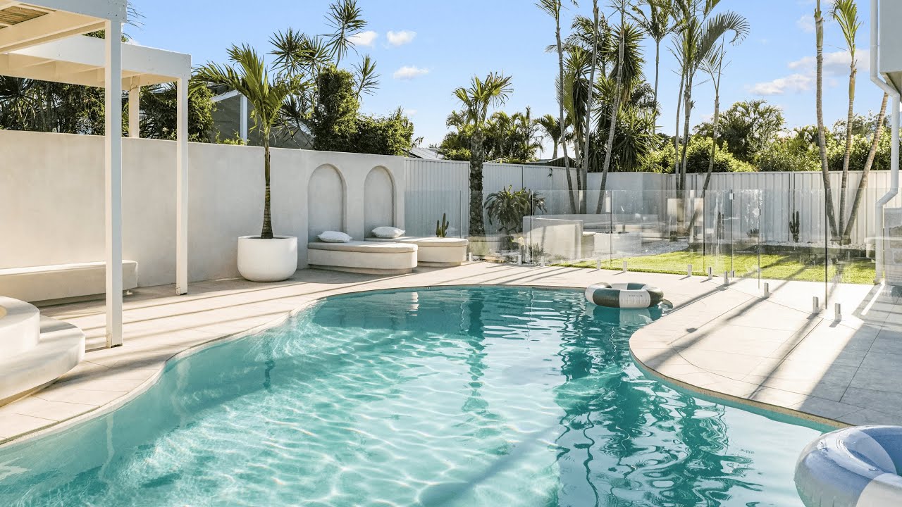 A Modern Mexican-Style Backyard | Lighting, Curves & Courtyard Design