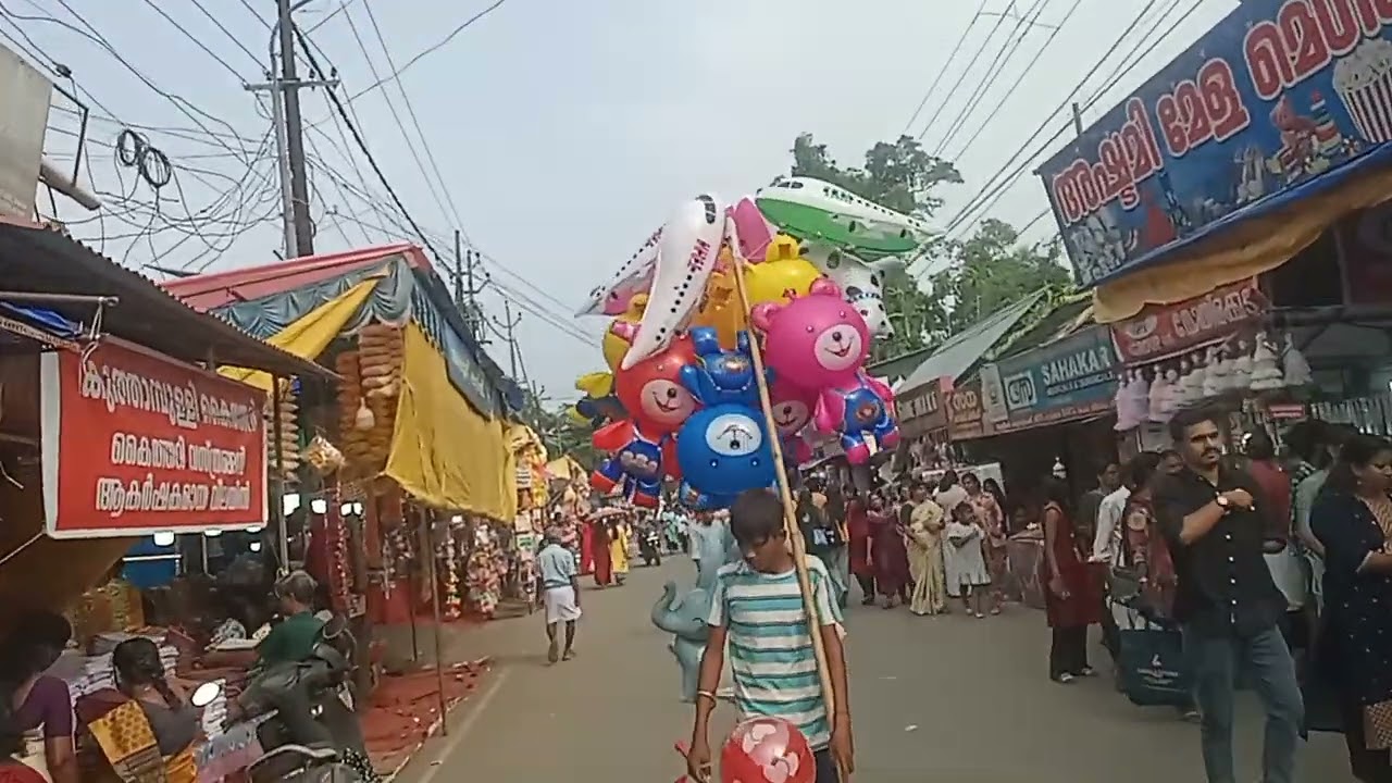 വൈക്കം മഹാദേവ ക്ഷേത്രത്തിലെ ഉൽസവ തിരക്കിൽവൈക്കം നഗരം..