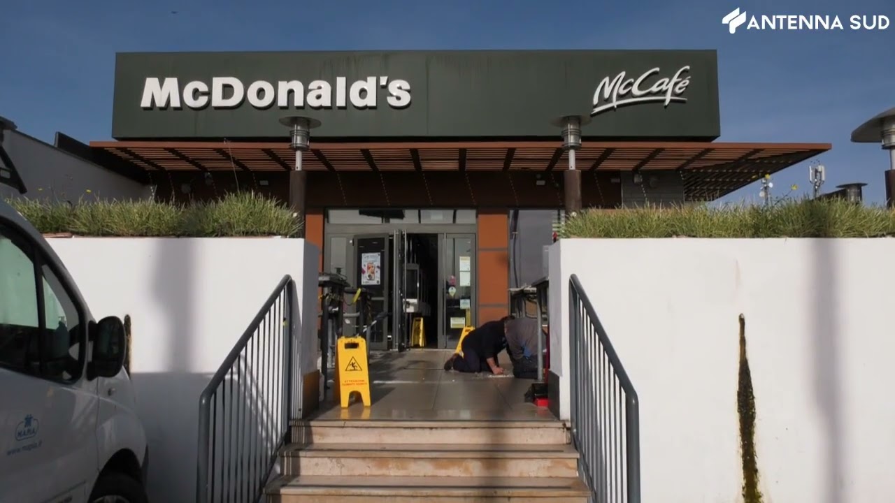15 dicembre 2022 - Bari, incendio al Mc Donald di Mungivacca