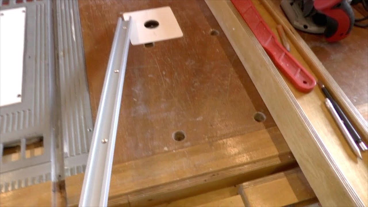 Zaagtafel sleuven ( T Track ) infrezen