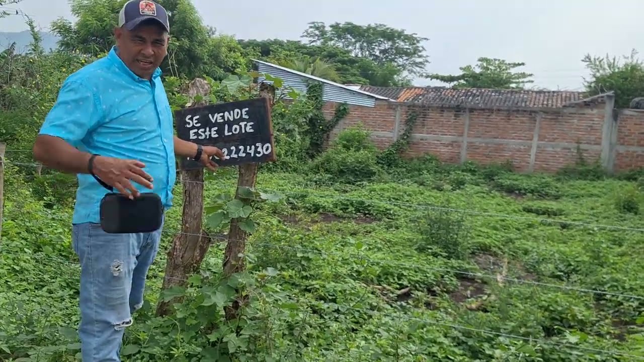 A una cuadra de la Gasolinera con Un Lote a la venta en Villa Dolores