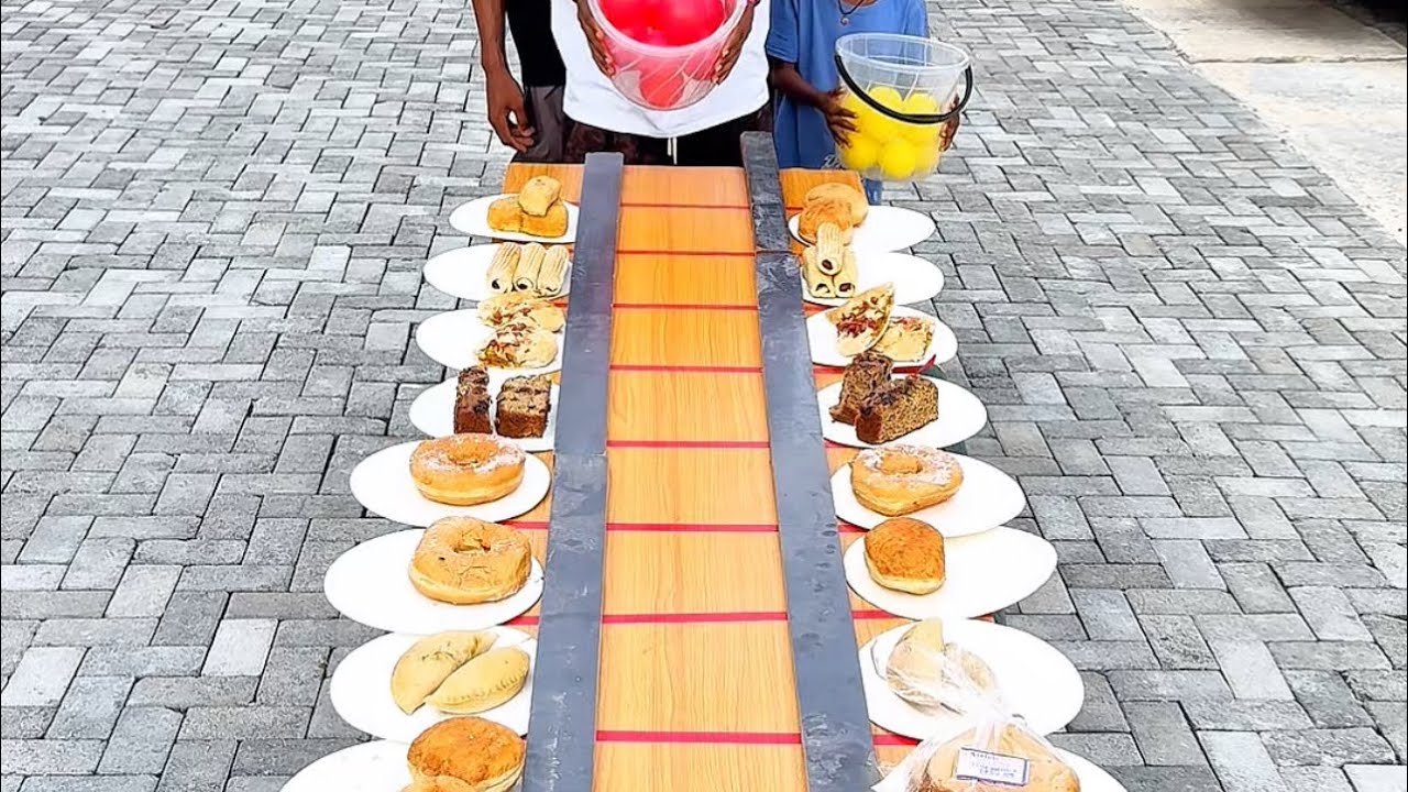 Новая игра🚨 Я смотрю самое смешное и увлекательное соревнование по катанию шариков с друзьями