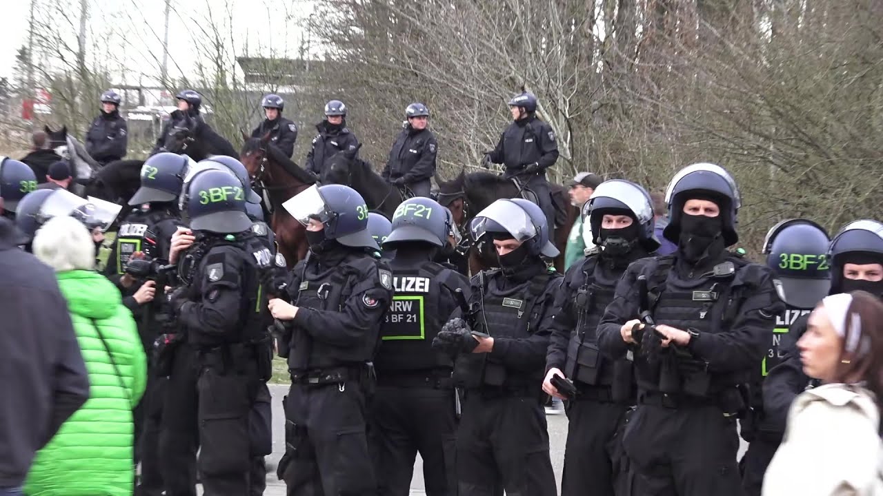 Polizei im Großeinsatz nach Auseinandersetzung vor Derby Borussia Mönchengladbach -1. FC Köln 9.3.24