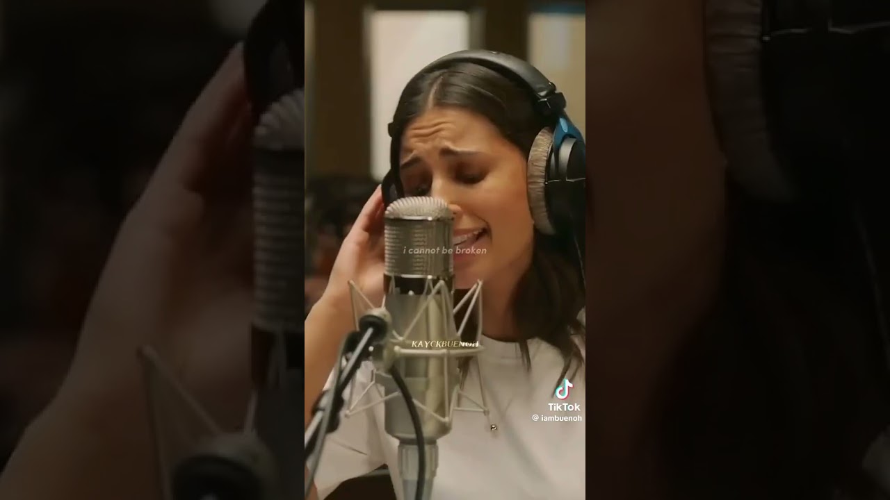 Naomi Scott singing speechless from the live action movie Aladdin