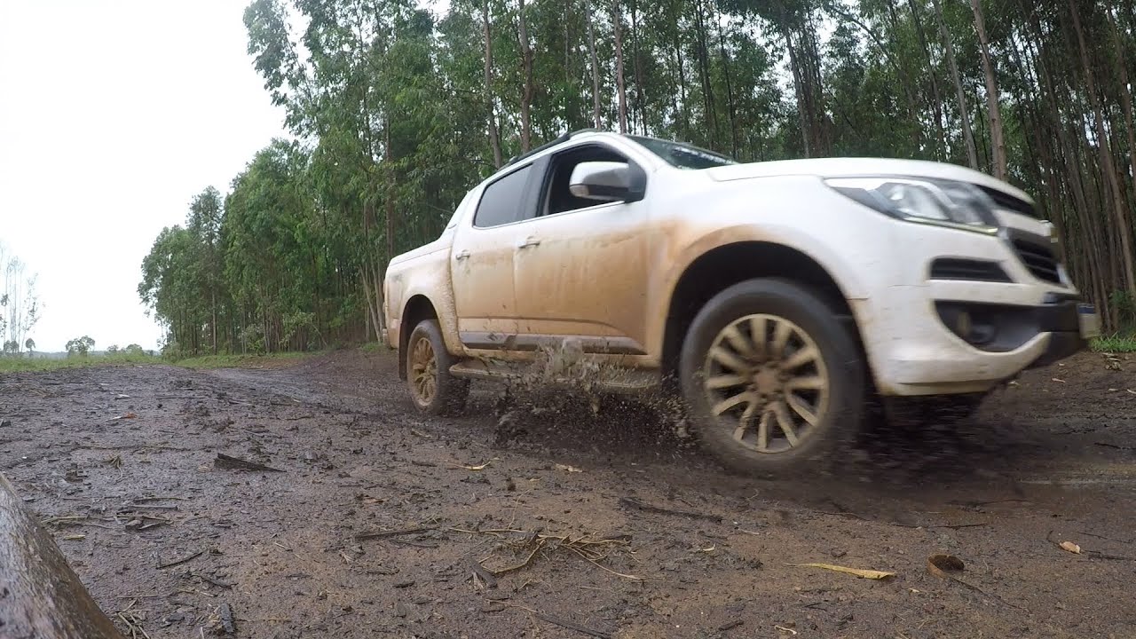 S10 HIGH COUNTRY NA LIDA BARRO E CHUVA
