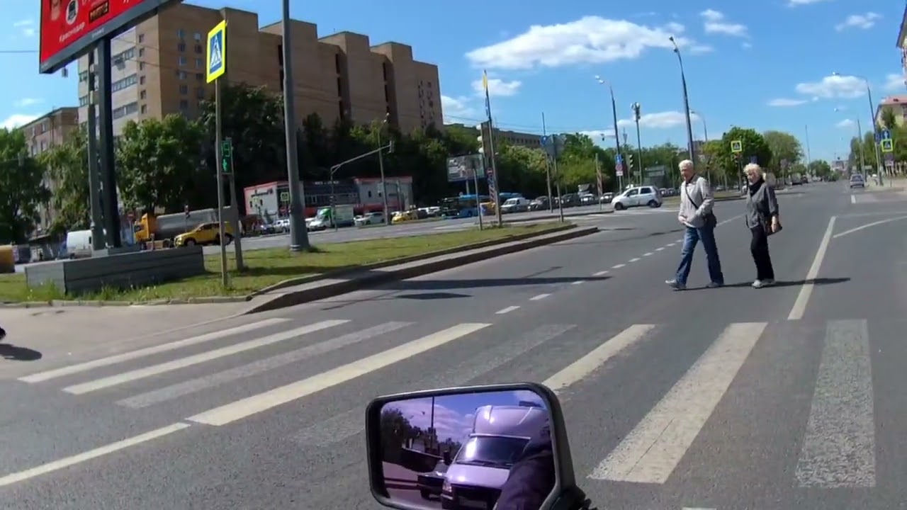 Самокатчик сбил бабулю