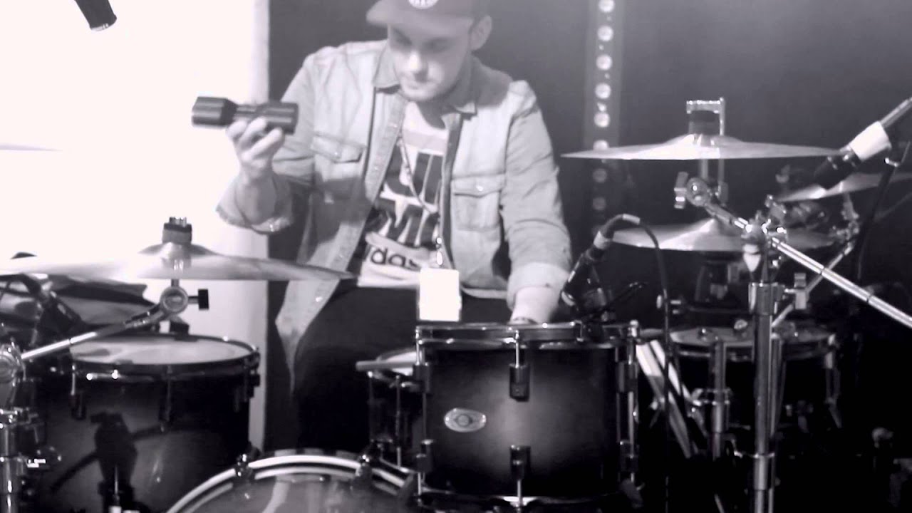 Niksn x Bushaltestelle Akustik